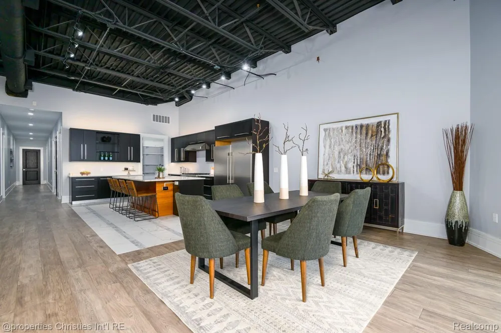 32686 Woodward Avenue #E Royal Oak City, MI 48073
