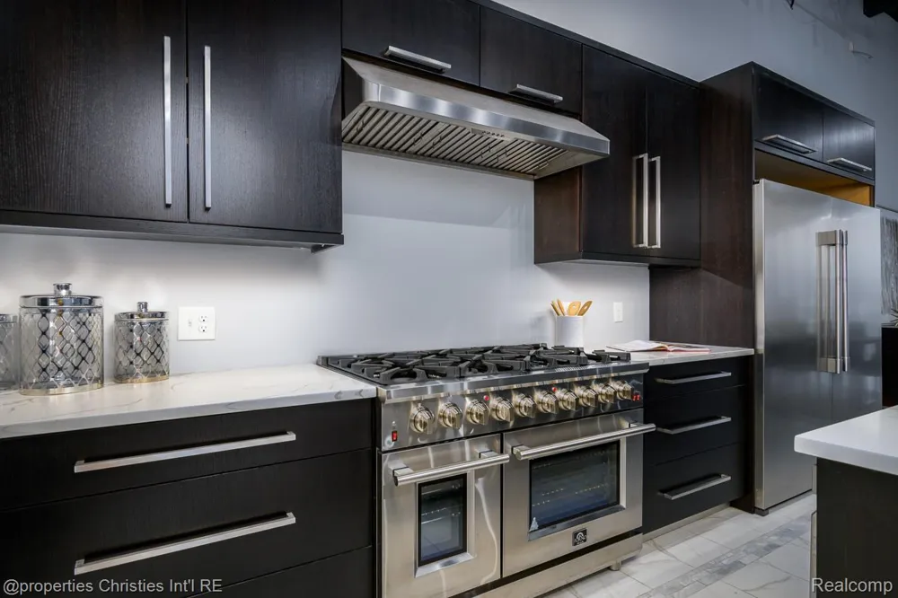 32686 Woodward Avenue #E Royal Oak City, MI 48073
