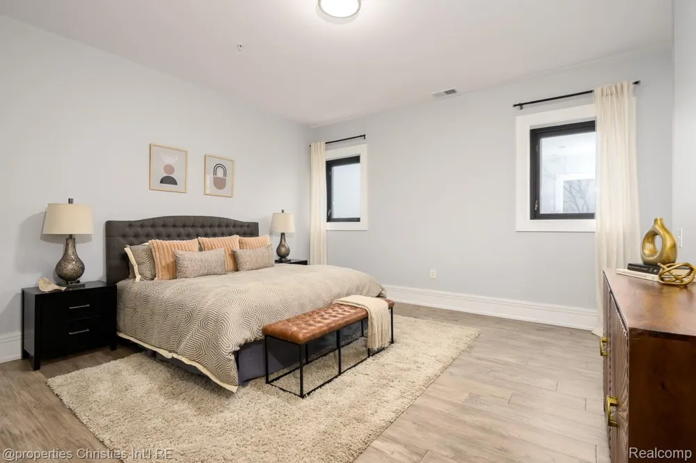 32686 Woodward Avenue #E Royal Oak City, MI 48073