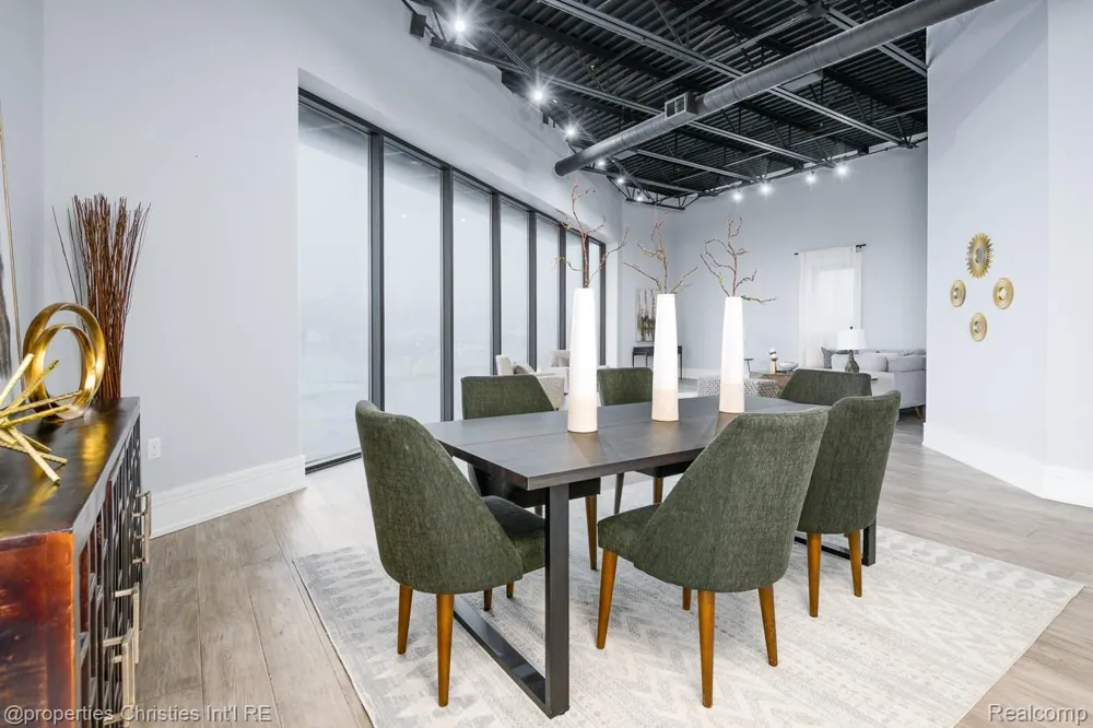 32686 Woodward Avenue #E Royal Oak City, MI 48073
