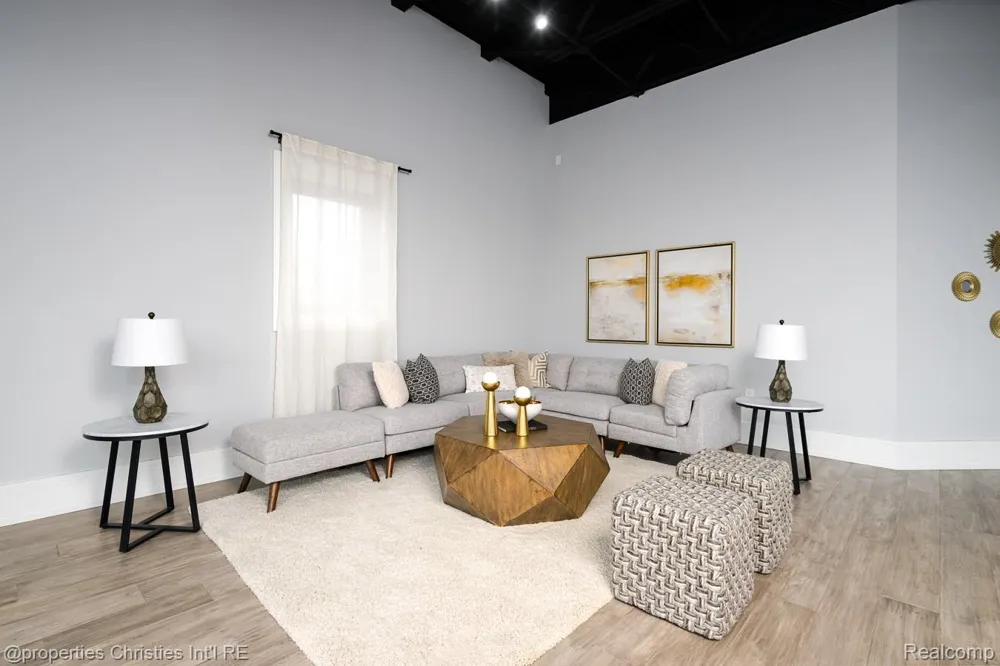 32686 Woodward Avenue #E Royal Oak City, MI 48073