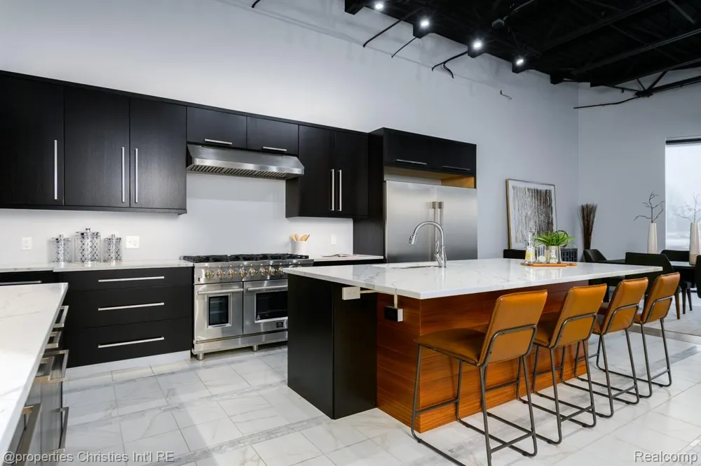 32686 Woodward Avenue #E Royal Oak City, MI 48073