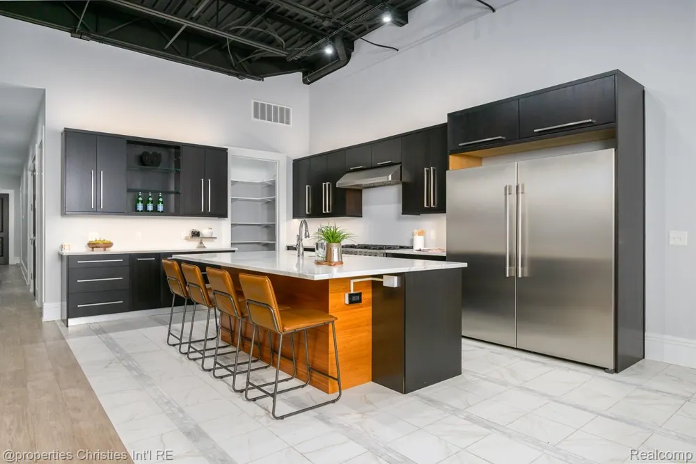 32686 Woodward Avenue #E Royal Oak City, MI 48073