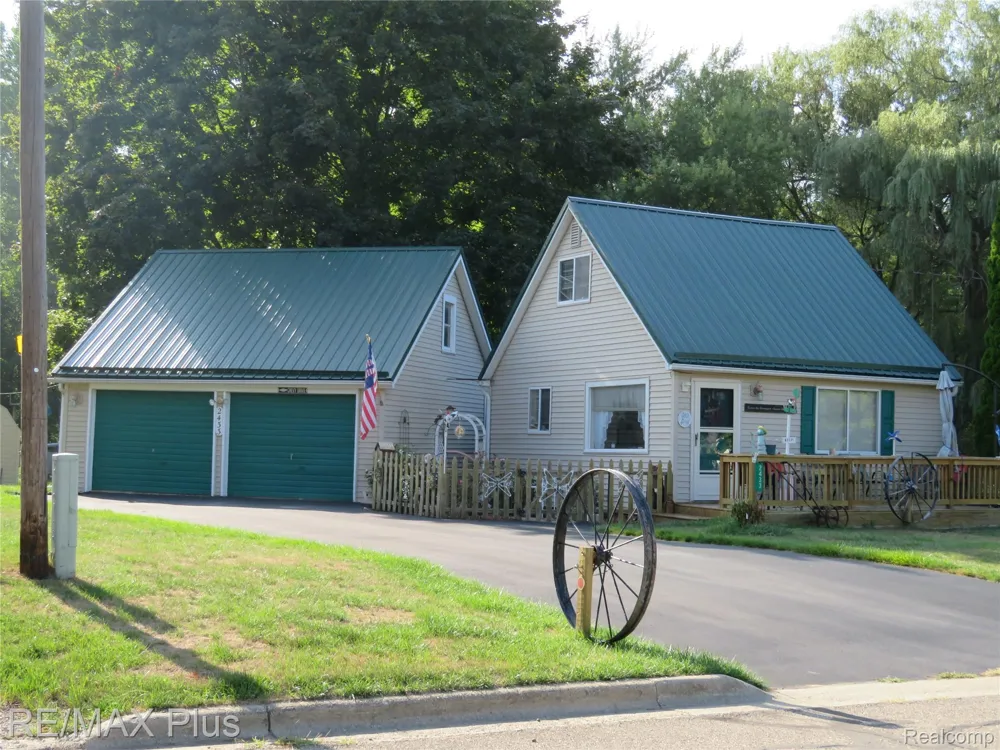 2433 Stockbridge Avenue Burton City, MI 48509