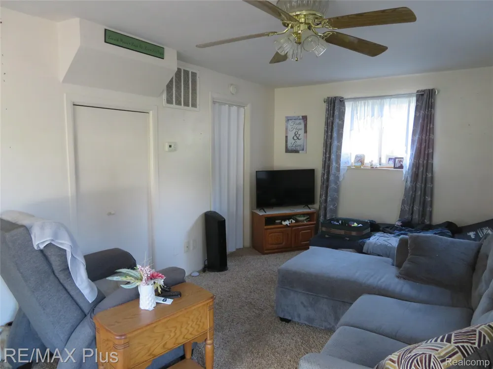 2433 Stockbridge Avenue Burton City, MI 48509