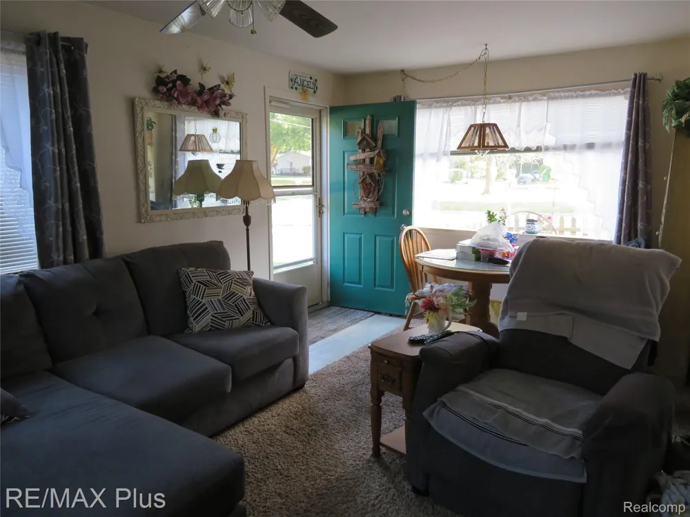 2433 Stockbridge Avenue Burton City, MI 48509