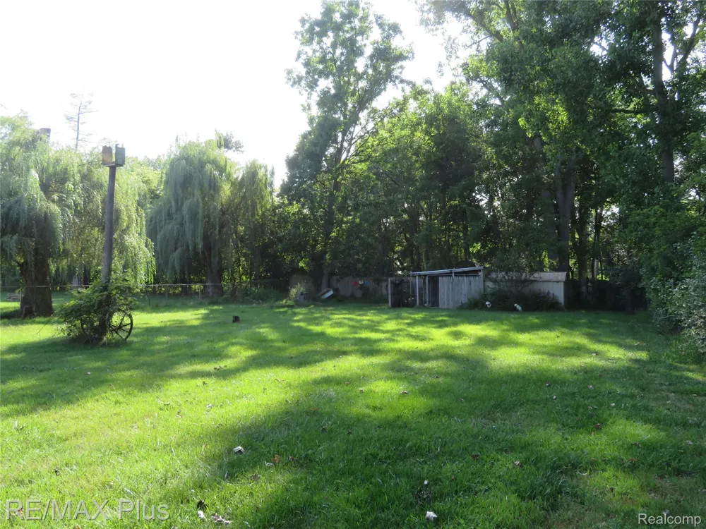 2433 Stockbridge Avenue Burton City, MI 48509