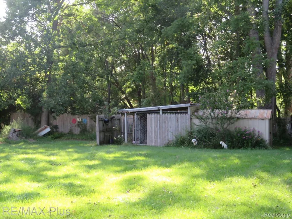 2433 Stockbridge Avenue Burton City, MI 48509