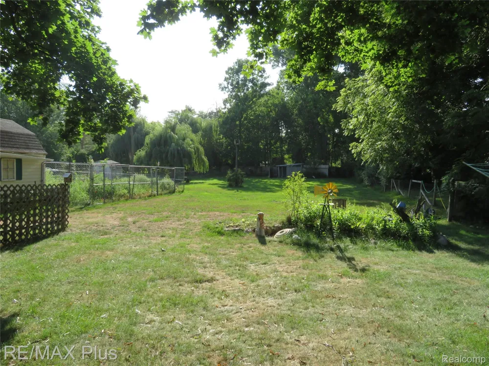 2433 Stockbridge Avenue Burton City, MI 48509
