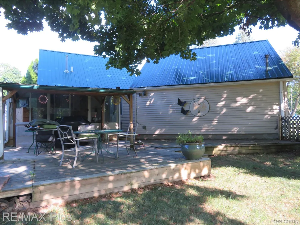 2433 Stockbridge Avenue Burton City, MI 48509