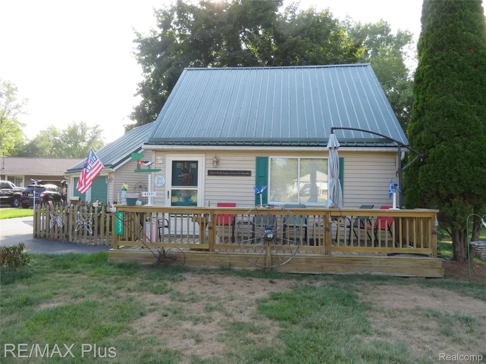 2433 Stockbridge Avenue Burton City, MI 48509