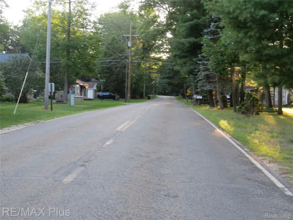 2433 Stockbridge Avenue Burton City, MI 48509