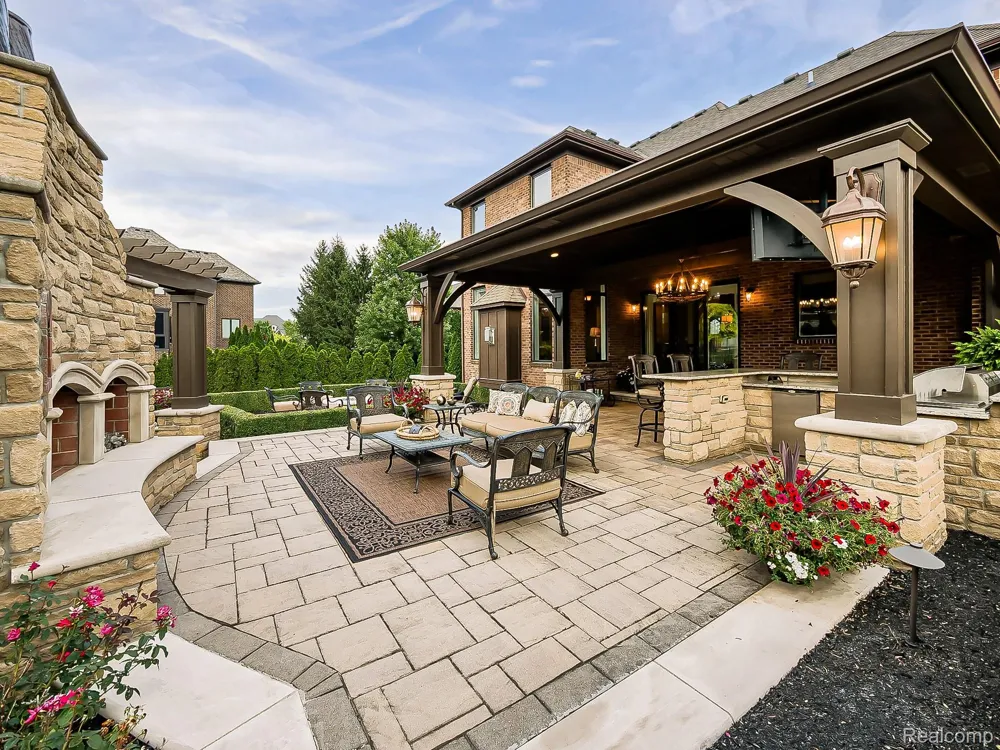 48892 Barola Court Northville City, MI 48167