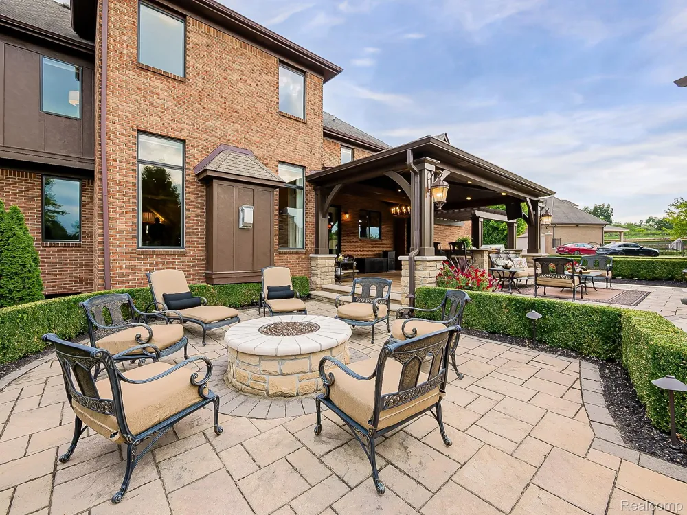 48892 Barola Court Northville City, MI 48167