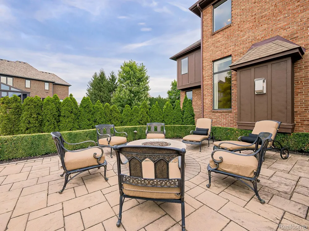 48892 Barola Court Northville City, MI 48167