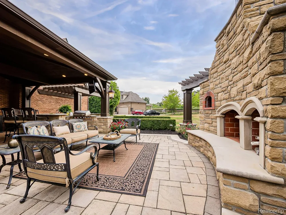 48892 Barola Court Northville City, MI 48167