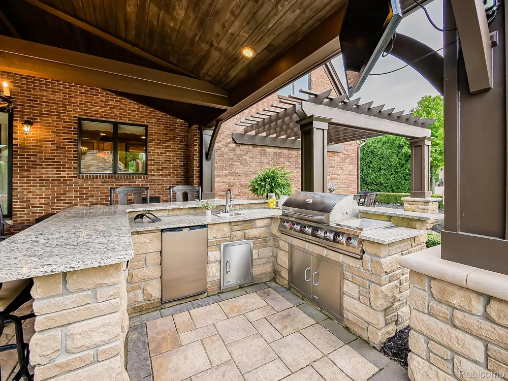 48892 Barola Court Northville City, MI 48167