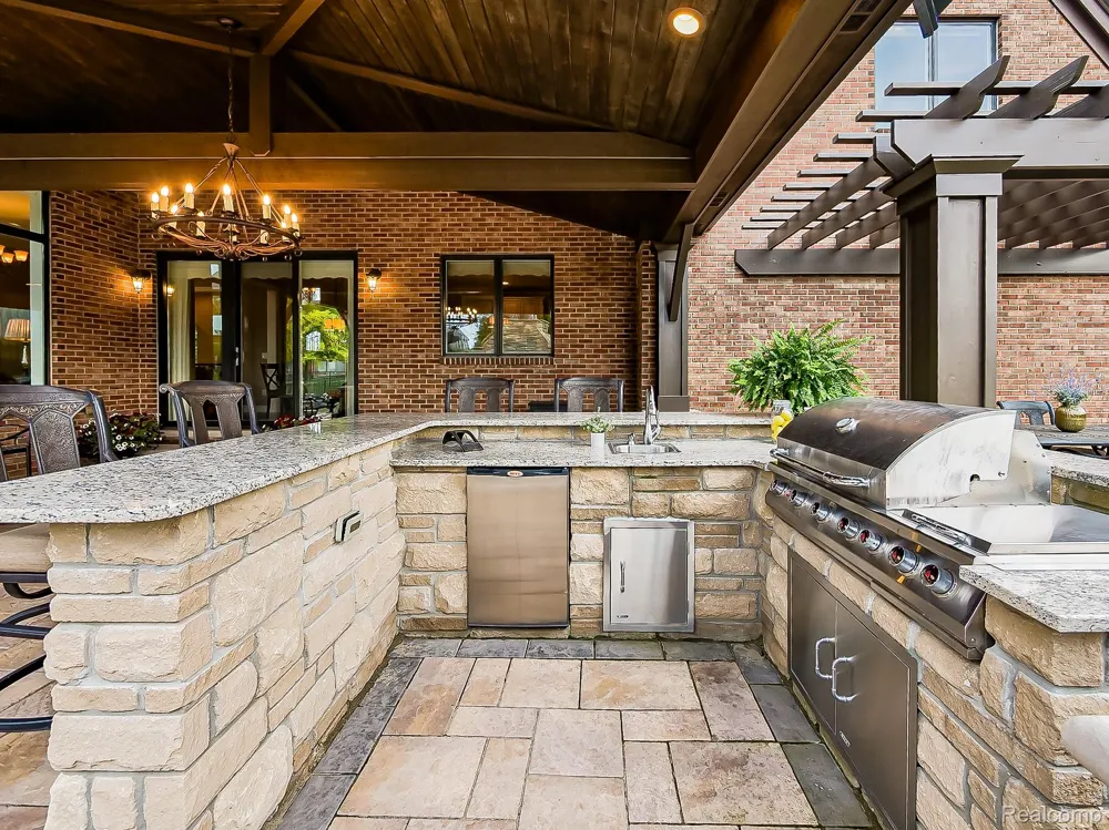 48892 Barola Court Northville City, MI 48167