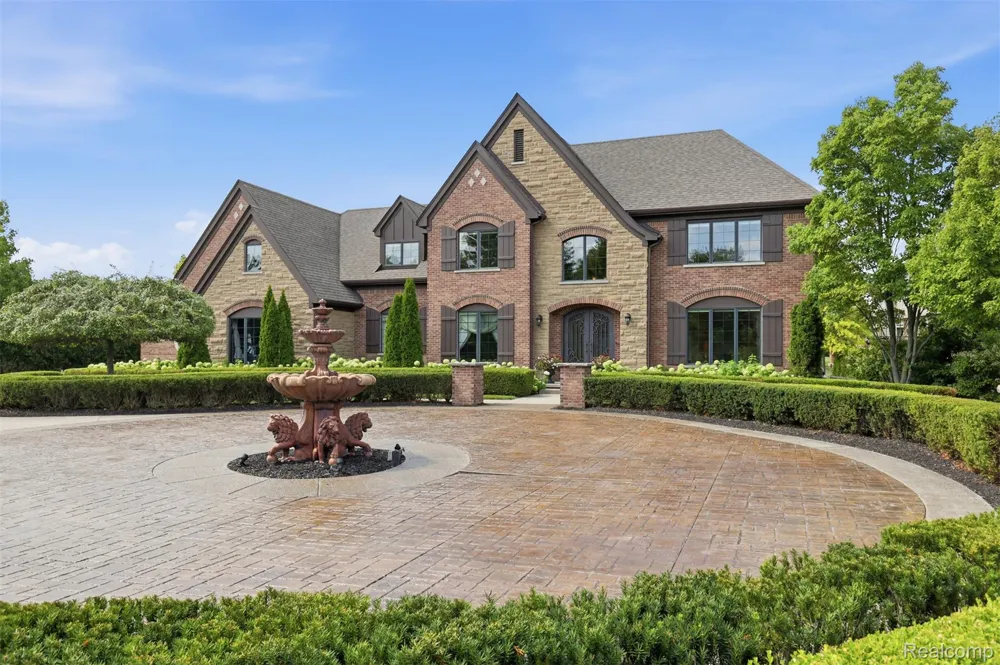 48892 Barola Court Northville City, MI 48167