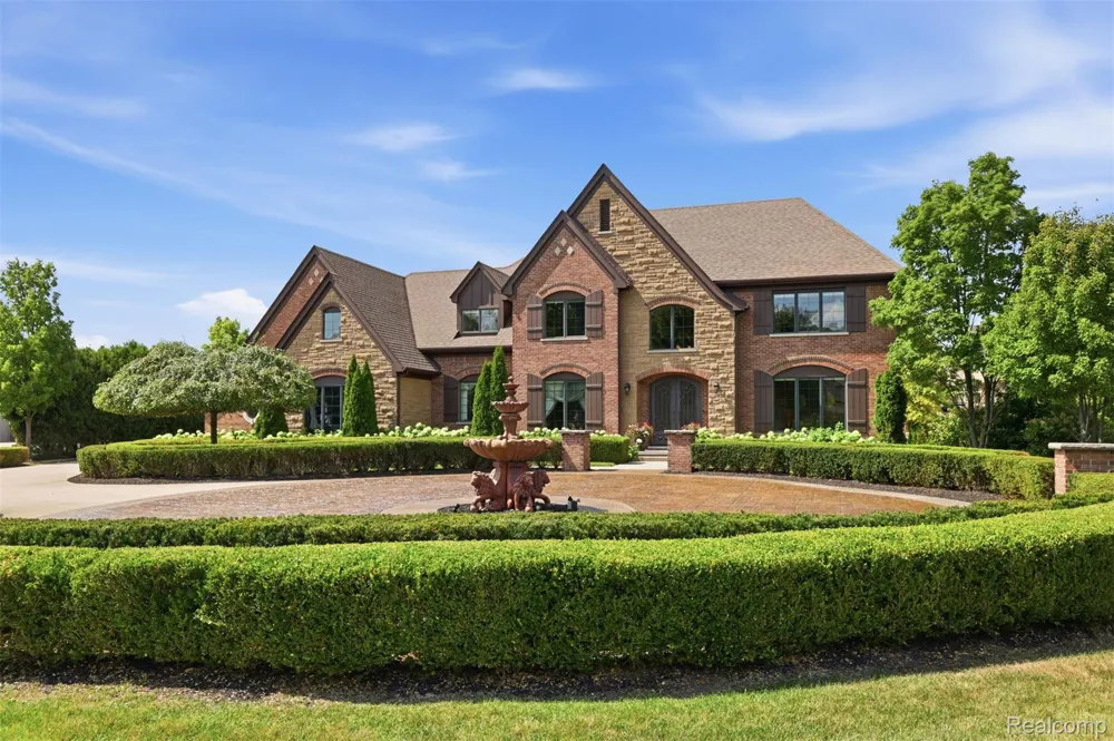 48892 Barola Court Northville City, MI 48167
