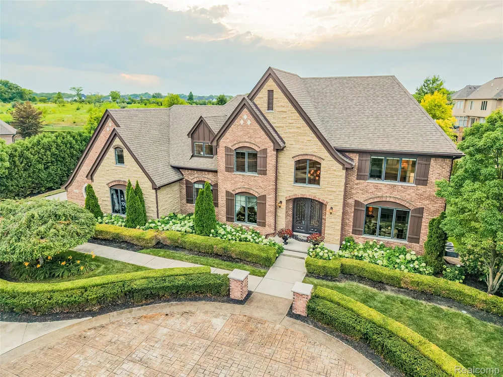 48892 Barola Court Northville City, MI 48167