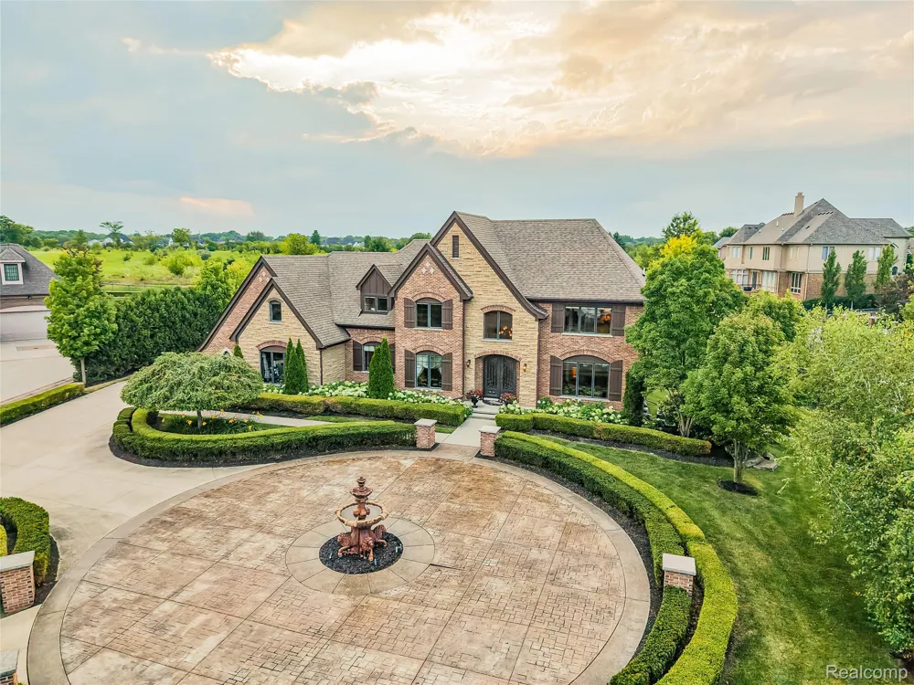 48892 Barola Court Northville City, MI 48167