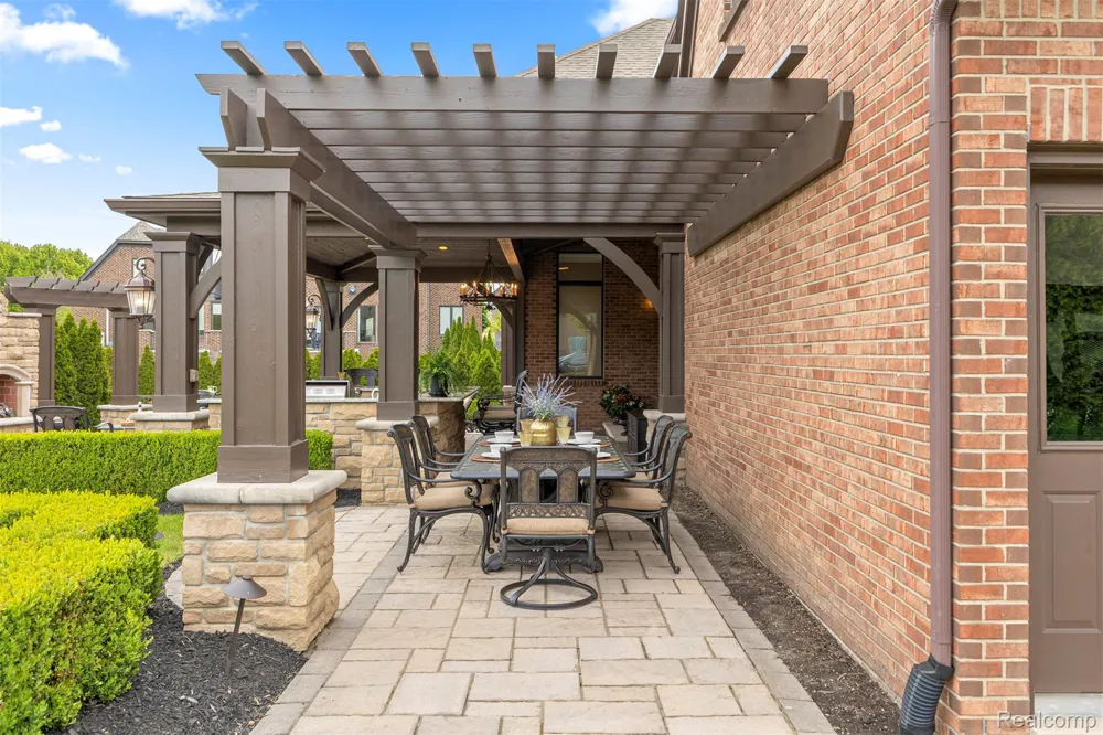 48892 Barola Court Northville City, MI 48167