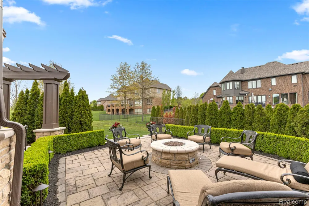 48892 Barola Court Northville City, MI 48167