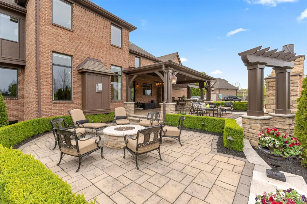 48892 Barola Court Northville City, MI 48167