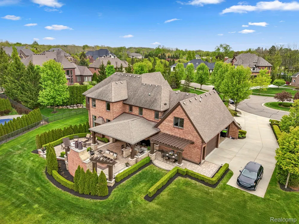 48892 Barola Court Northville City, MI 48167