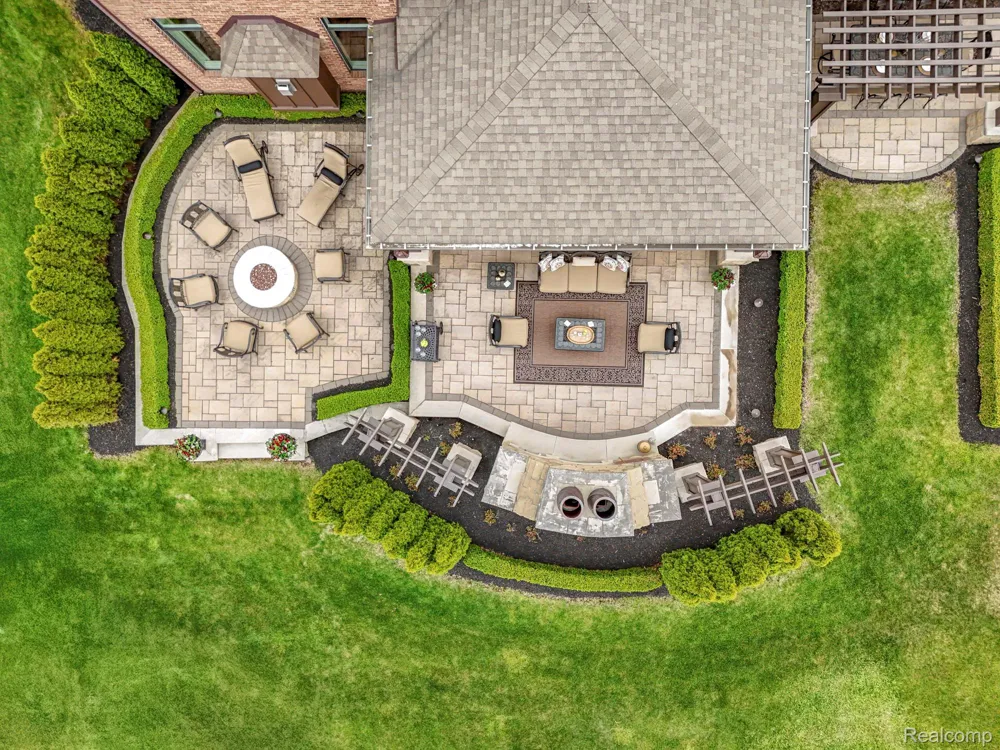 48892 Barola Court Northville City, MI 48167