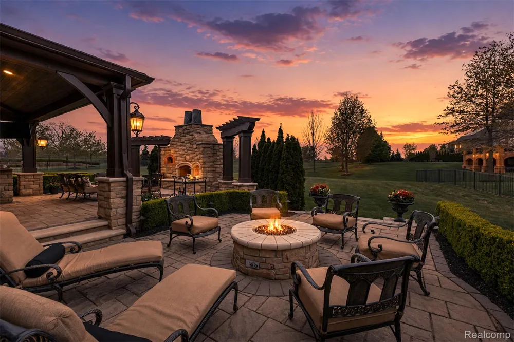 48892 Barola Court Northville City, MI 48167