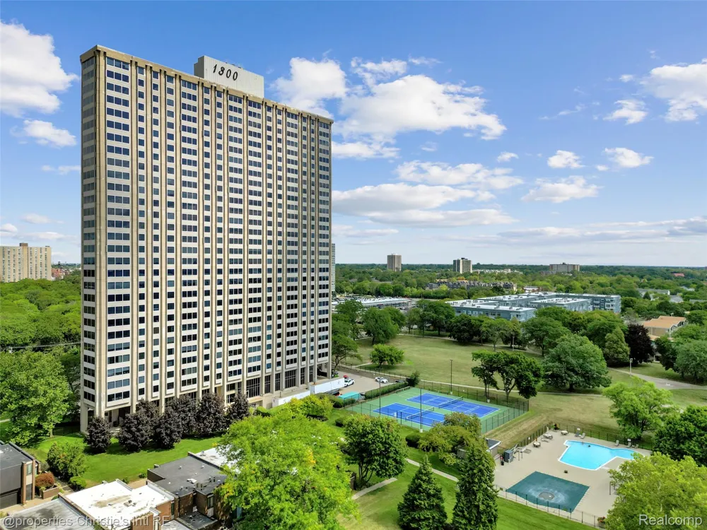 1300 E Lafayette Street #903 Detroit City, MI 48207