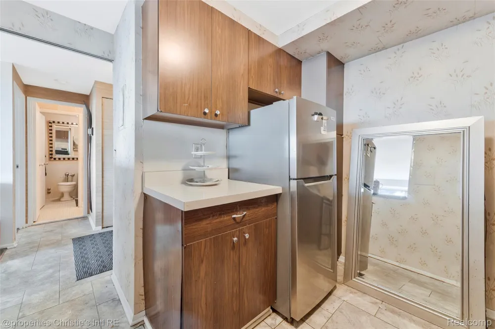 1300 E Lafayette Street #903 Detroit City, MI 48207