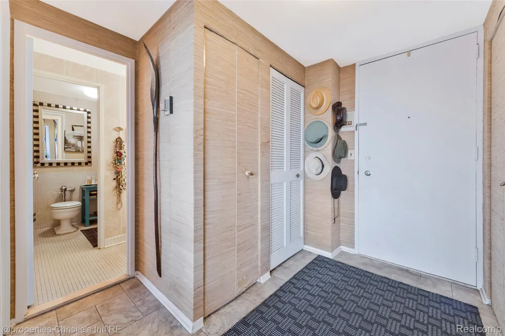 1300 E Lafayette Street #903 Detroit City, MI 48207
