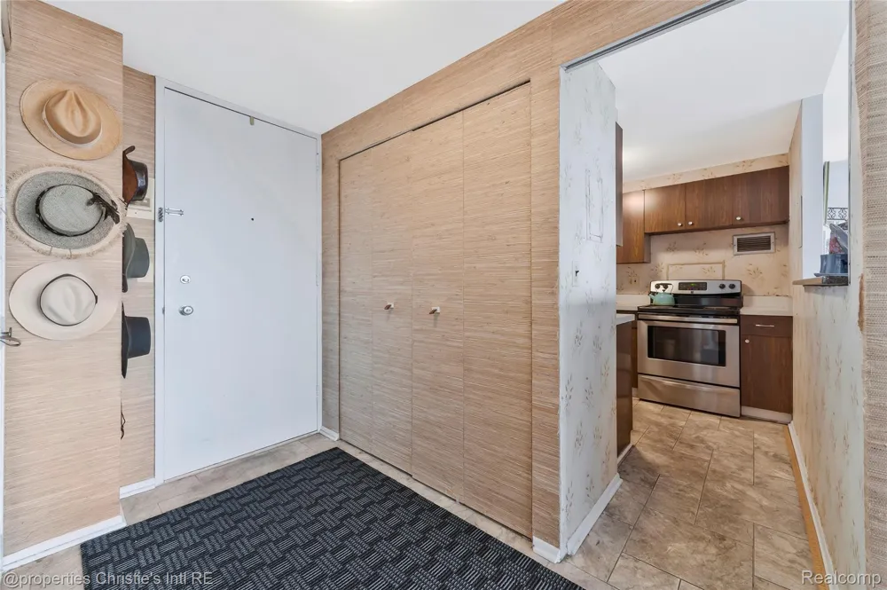 1300 E Lafayette Street #903 Detroit City, MI 48207