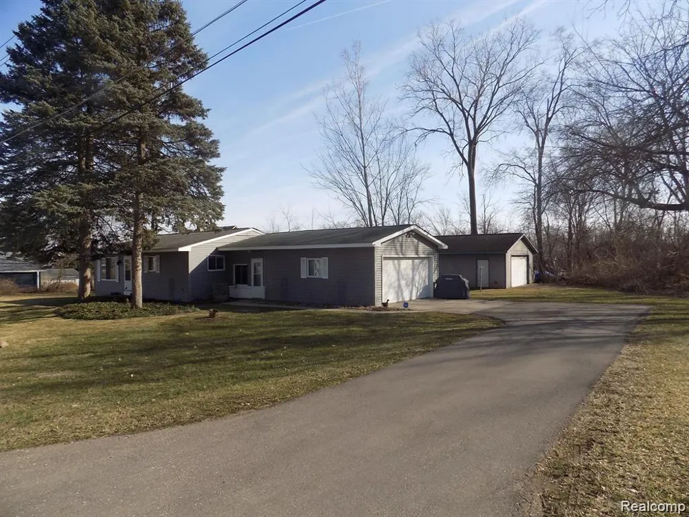 475 CONWAY STREET Walled Lake City, MI 48390