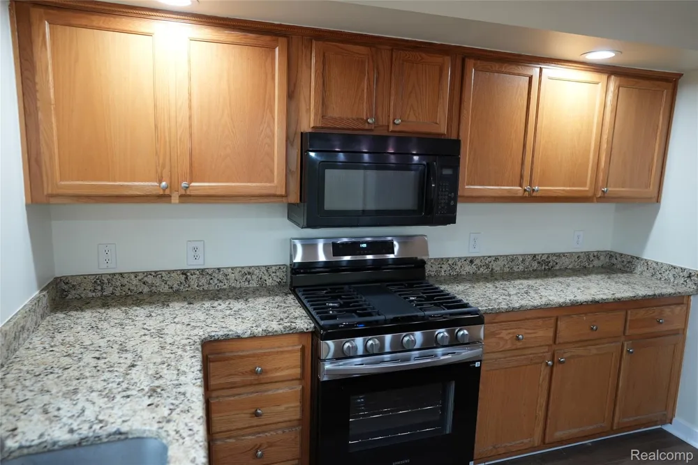 2018 John R Road Troy City, MI 48083