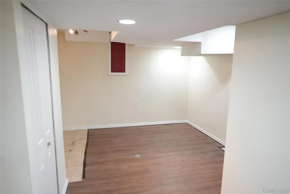 2018 John R Road Troy City, MI 48083