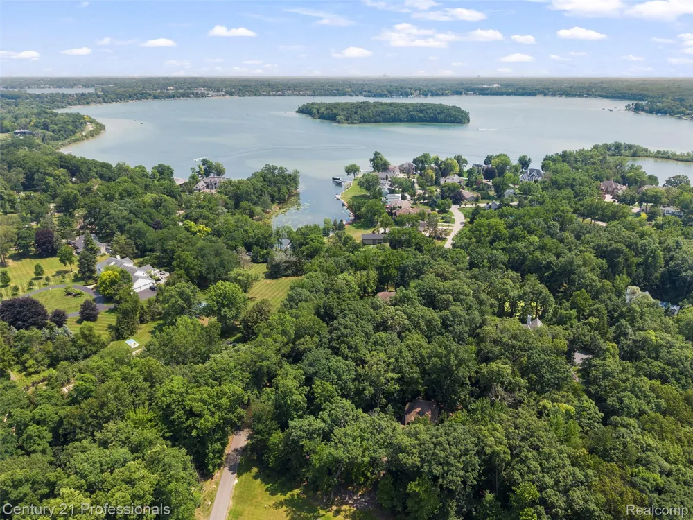 5135 Virgie Lane West Bloomfield Charter Township, MI 48324