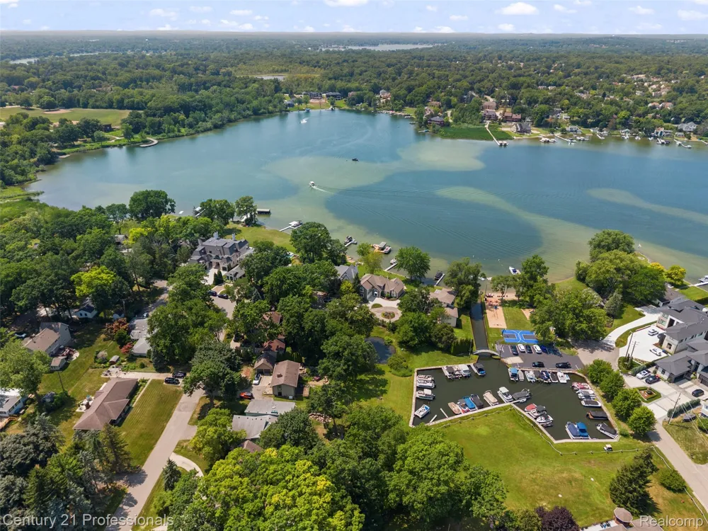 5135 Virgie Lane West Bloomfield Charter Township, MI 48324