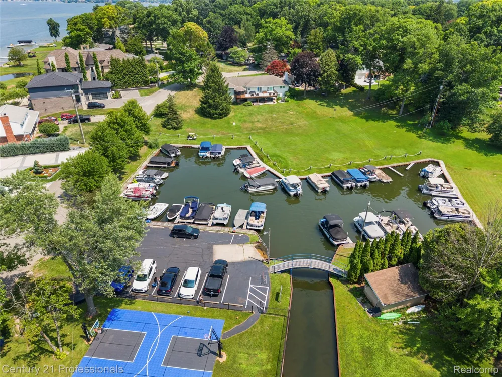 5135 Virgie Lane West Bloomfield Charter Township, MI 48324