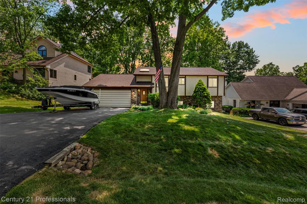 5135 Virgie Lane West Bloomfield Charter Township, MI 48324
