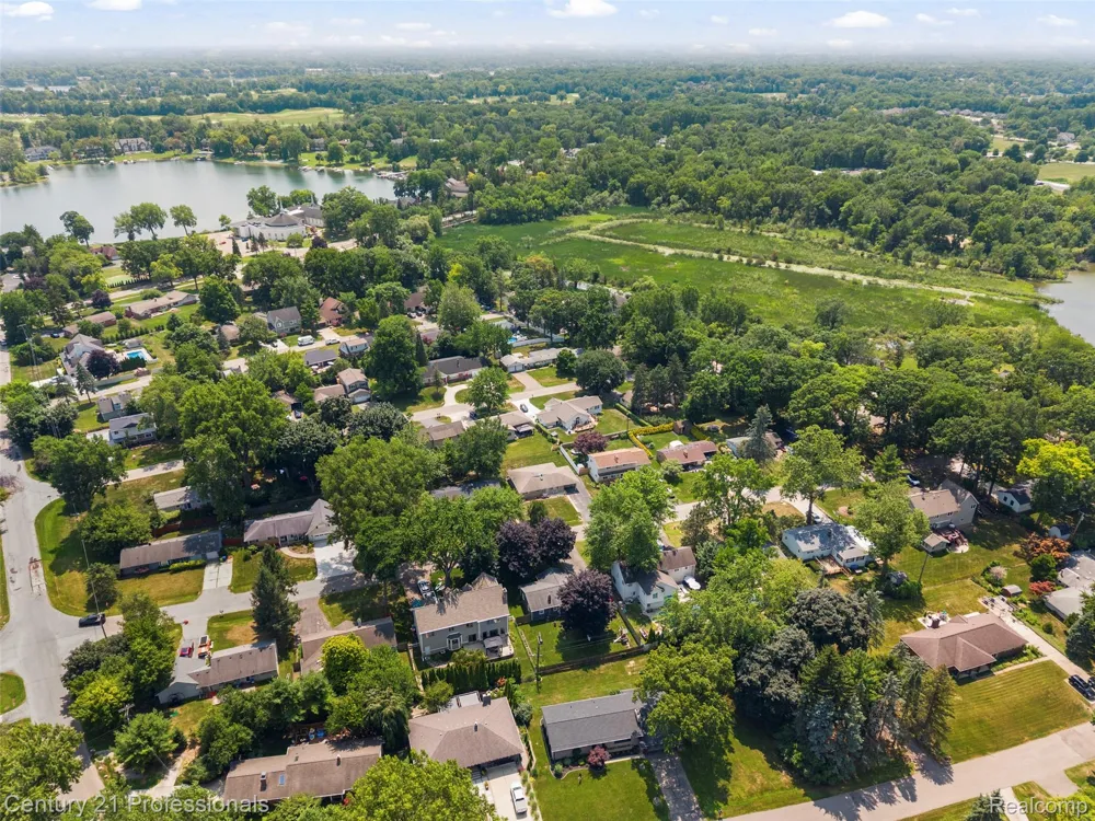 5135 Virgie Lane West Bloomfield Charter Township, MI 48324
