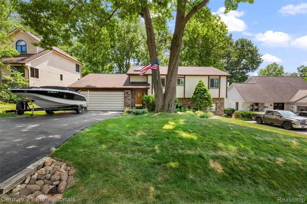 5135 Virgie Lane West Bloomfield Charter Township, MI 48324