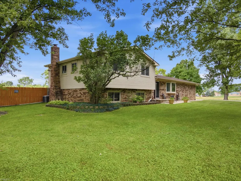 61111 Ray Center Road Ray Township, MI 48096