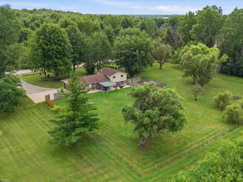 61111 Ray Center Road Ray Township, MI 48096