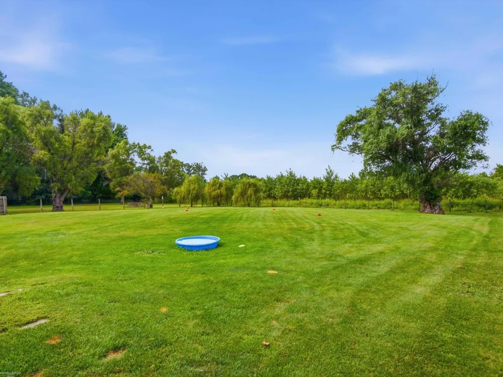 61111 Ray Center Road Ray Township, MI 48096