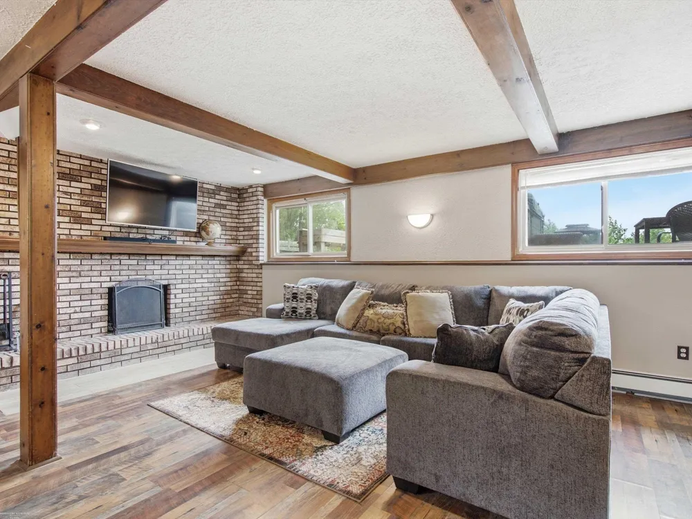 61111 Ray Center Road Ray Township, MI 48096