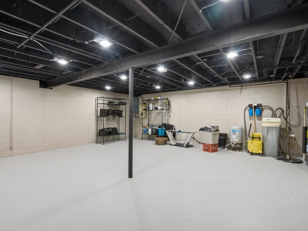 61111 Ray Center Road Ray Township, MI 48096